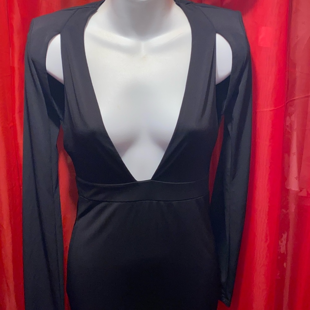 #84 Auditions sexy elegant woman dress